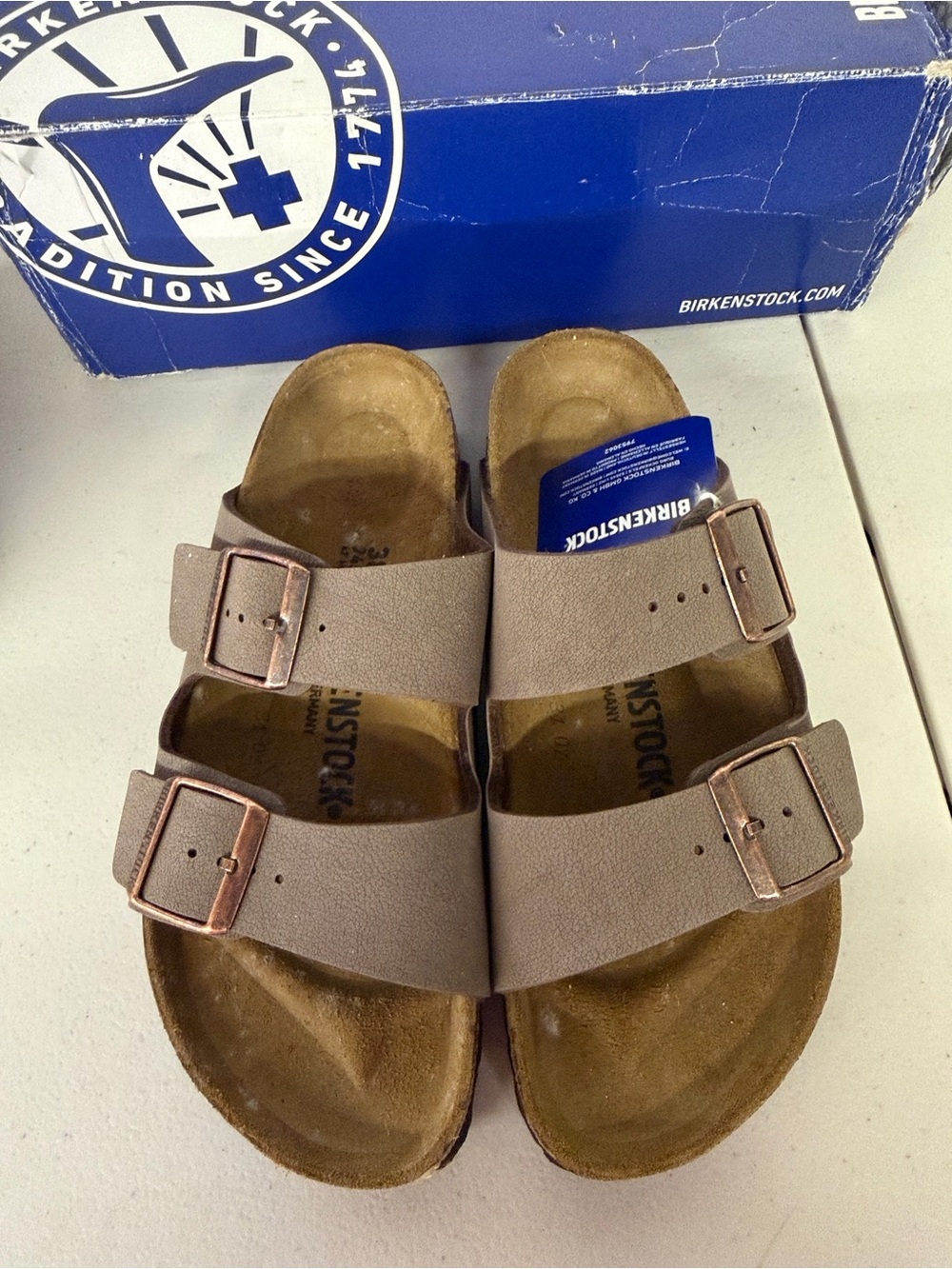 Women's Birkenstock Arizona sandal women's sz 7 mocca mocha brown